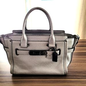 NWOT COACH swagger carryall 27 in Pebble Leather Platinum